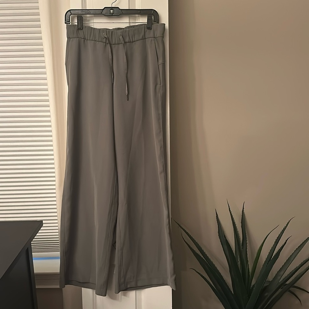Lululemon On The Fly Pant Wide Leg Woven 31.5" Grey Sage NWT Size 6